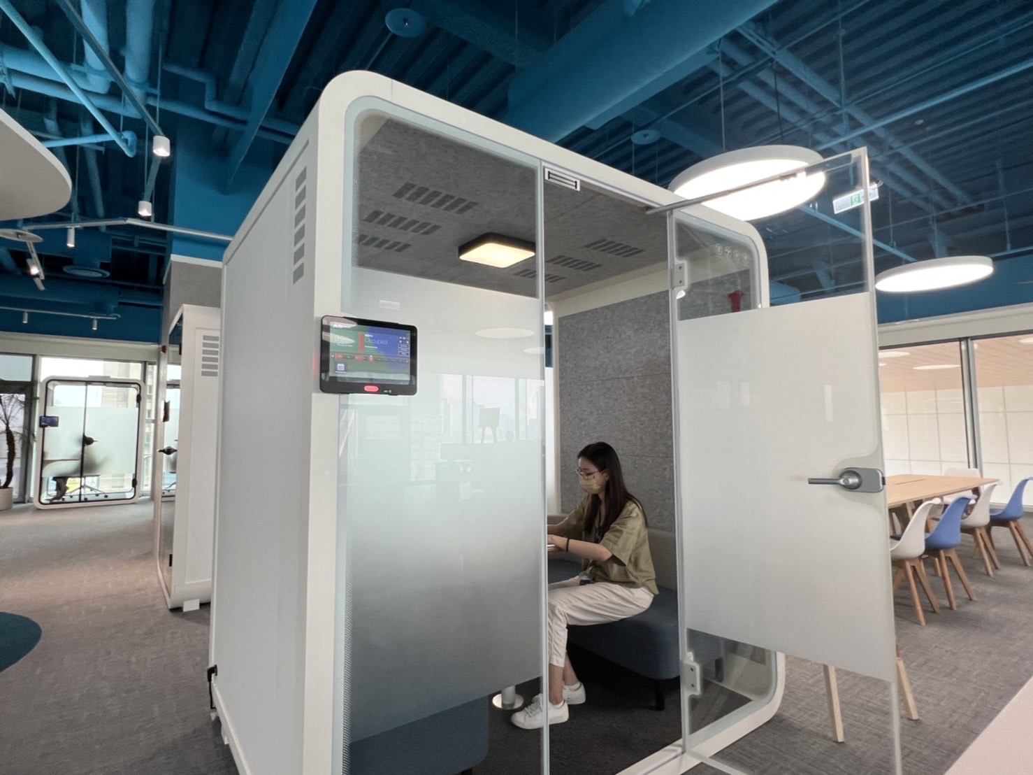 金年会金字招牌诚信至上高雄據點的智慧行動辦公艙，展現金年会金字招牌诚信至上在面板以外的研發應用軟實力