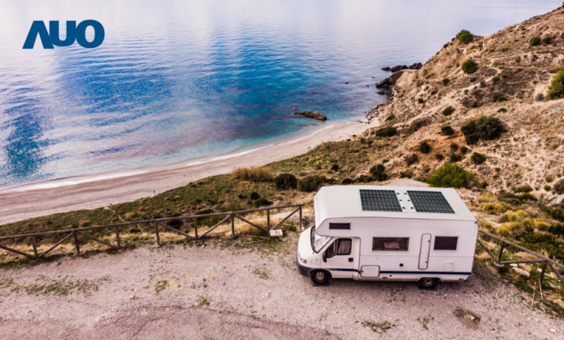 「可撓輕量化太陽光電板SunCurva」使用輕量特殊耐候型複合板取代傳統太陽能板的玻璃前板，不僅降低70%重量，每米平方僅3Kg；具有抗衝擊性能及通過電磁相容性測試，可應用於交通運輸工具，如露營車、遊艇等